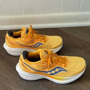 Saucony Women’s Triumph 20 Running Shoes, Gold/Horizon.